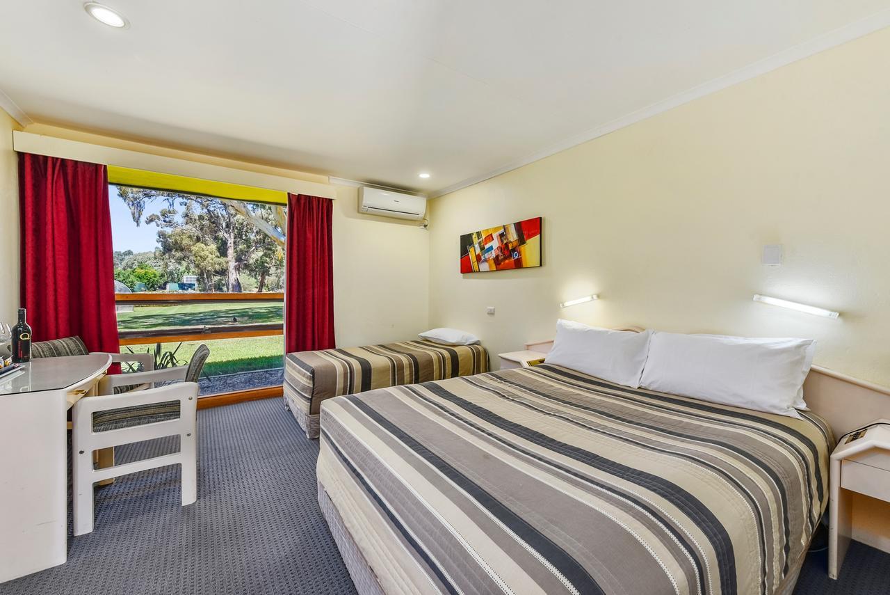 William Macintosh Motor Lodge Наракоорт Экстерьер фото